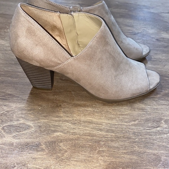 Naturalizer ankle booties open toe faux suede size 9M - Picture 4 of 7